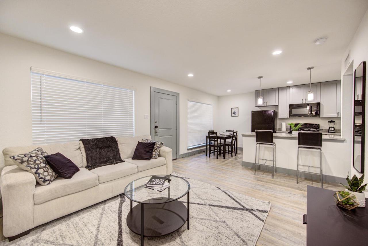 Trendy Midtown Apt, Walk To Shops & Sites, Pets Ok Х'юстон Екстер'єр фото