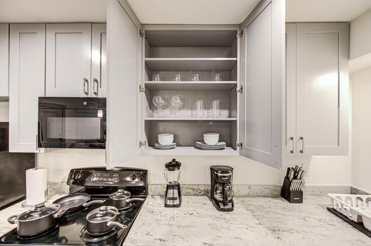 Trendy Midtown Apt, Walk To Shops & Sites, Pets Ok Х'юстон Екстер'єр фото