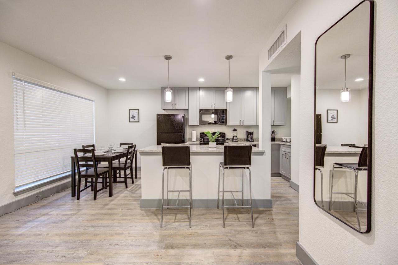 Trendy Midtown Apt, Walk To Shops & Sites, Pets Ok Х'юстон Екстер'єр фото