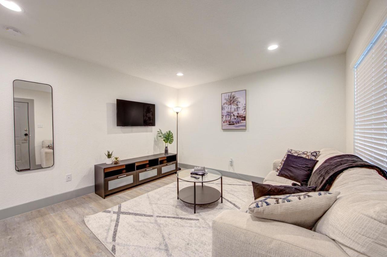 Trendy Midtown Apt, Walk To Shops & Sites, Pets Ok Х'юстон Екстер'єр фото