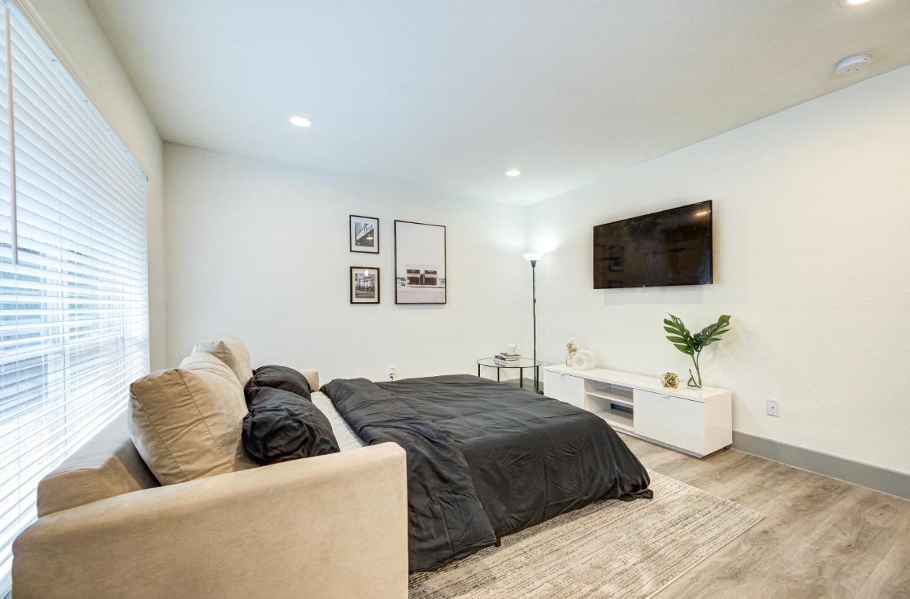 Trendy Midtown Apt, Walk To Shops & Sites, Pets Ok Х'юстон Екстер'єр фото