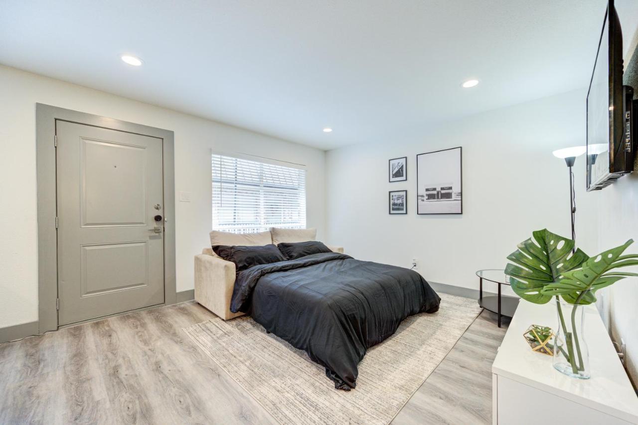 Trendy Midtown Apt, Walk To Shops & Sites, Pets Ok Х'юстон Екстер'єр фото