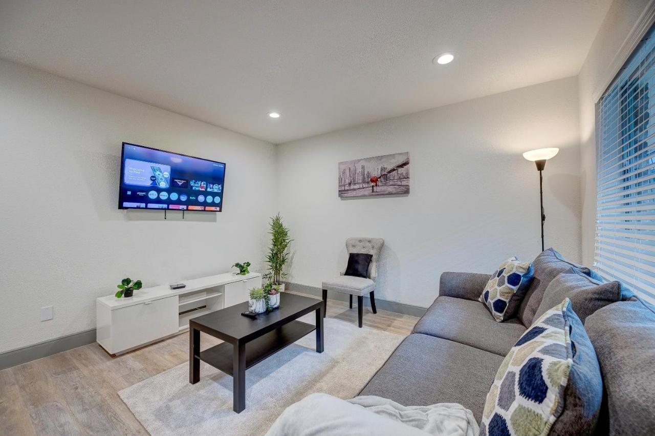 Trendy Midtown Apt, Walk To Shops & Sites, Pets Ok Х'юстон Екстер'єр фото
