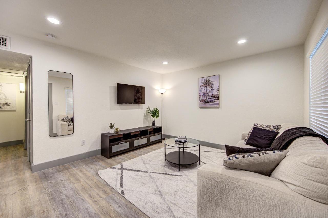Trendy Midtown Apt, Walk To Shops & Sites, Pets Ok Х'юстон Екстер'єр фото