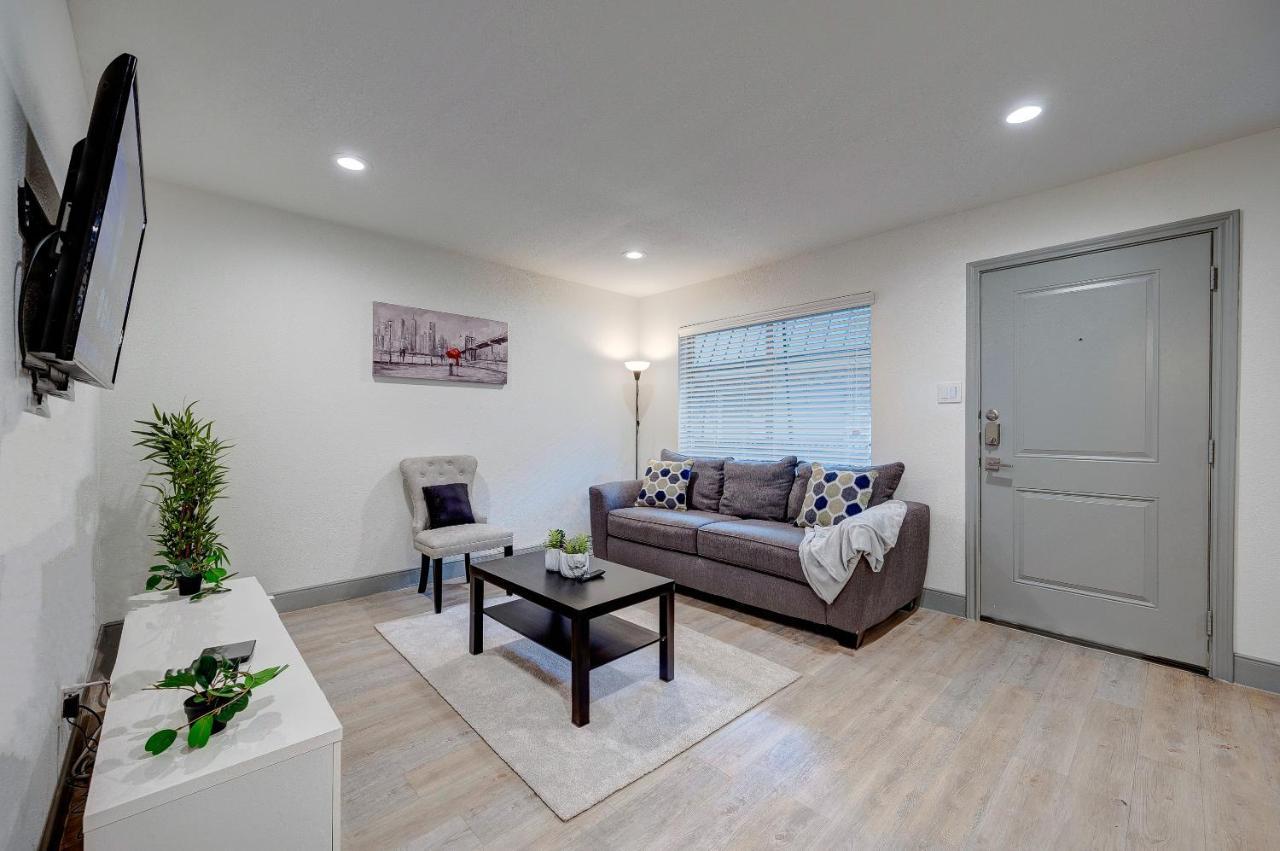 Trendy Midtown Apt, Walk To Shops & Sites, Pets Ok Х'юстон Екстер'єр фото