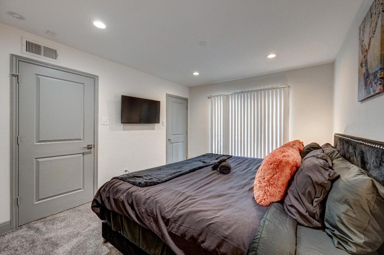 Trendy Midtown Apt, Walk To Shops & Sites, Pets Ok Х'юстон Екстер'єр фото
