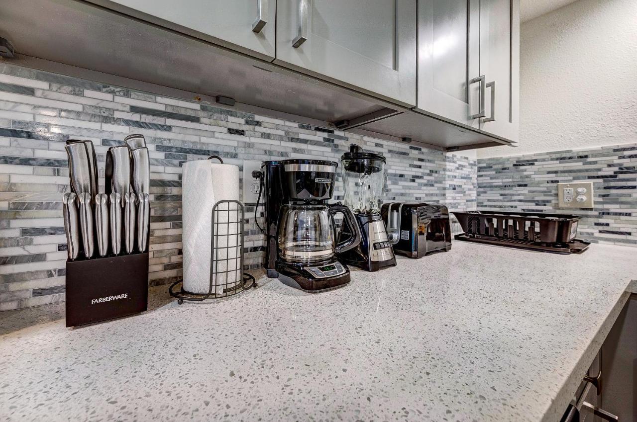 Trendy Midtown Apt, Walk To Shops & Sites, Pets Ok Х'юстон Екстер'єр фото