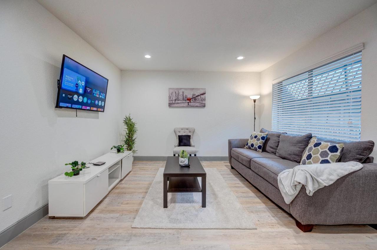 Trendy Midtown Apt, Walk To Shops & Sites, Pets Ok Х'юстон Екстер'єр фото