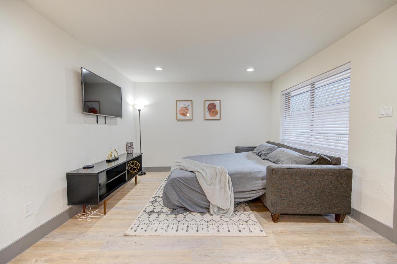 Trendy Midtown Apt, Walk To Shops & Sites, Pets Ok Х'юстон Екстер'єр фото