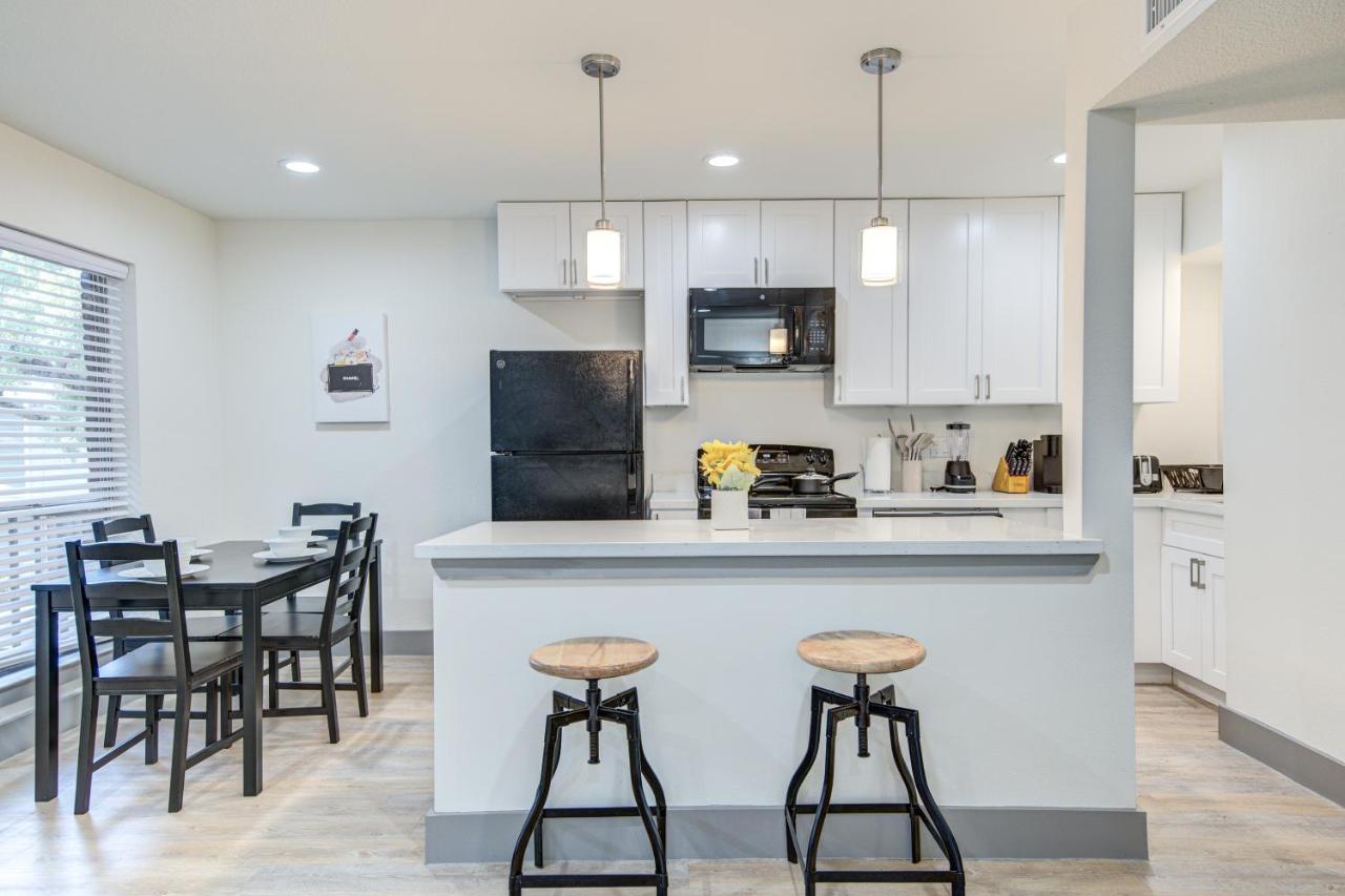 Trendy Midtown Apt, Walk To Shops & Sites, Pets Ok Х'юстон Екстер'єр фото